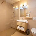 The Woodland Nook - Two Bedroom With Balcony *