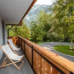 The Woodland Nook - Two Bedroom With Balcony