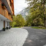 The Woodland Nook - Two Bedroom With Balcony