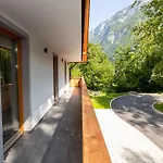 アパート The Woodland Nook - Two Bedroom With Balcony ボーヒニ
