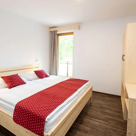 The Woodland Nook - Two Bedroom With Balcony *