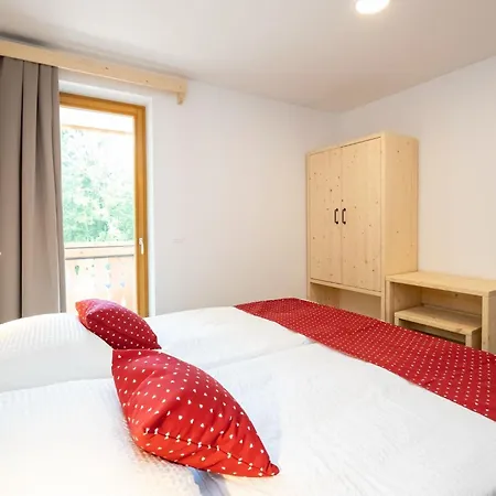 The Woodland Nook - Two Bedroom With Balcony Апартаменты *