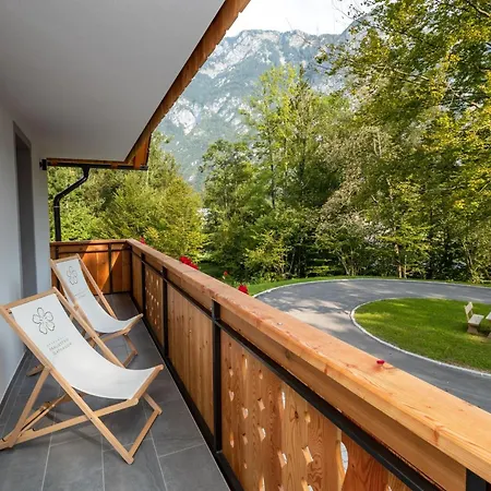 The Woodland Nook - Two Bedroom With Balcony