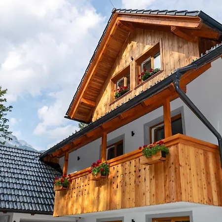 The Woodland Nook - Two Bedroom With Balcony *