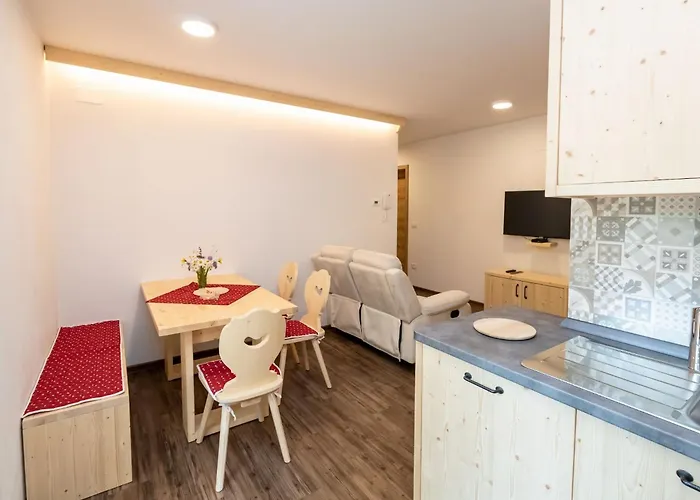 Апартаменты The Woodland Nook - Two Bedroom With Balcony Бохинь