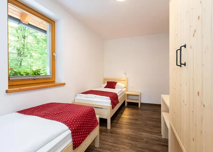 Апартаменты The Woodland Nook - Two Bedroom With Balcony Бохинь