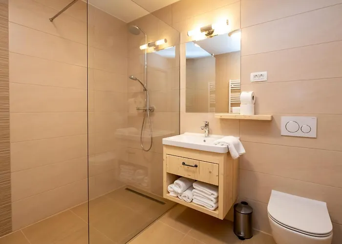 The Woodland Nook - Two Bedroom With Balcony *