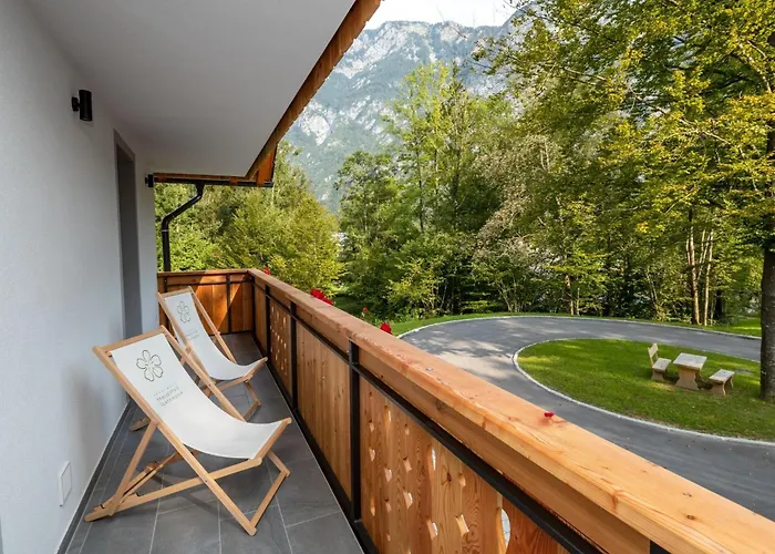 The Woodland Nook - Two Bedroom With Balcony