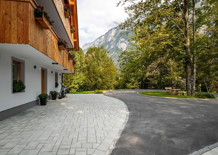 The Woodland Nook - Two Bedroom With Balcony