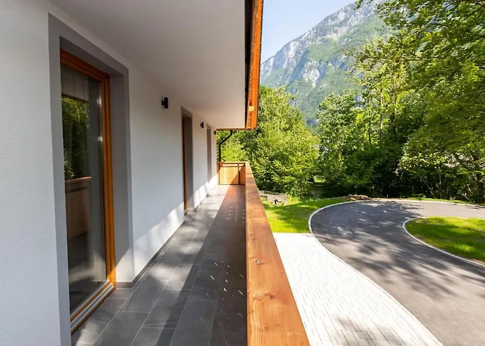 Апартаменты The Woodland Nook - Two Bedroom With Balcony Бохинь