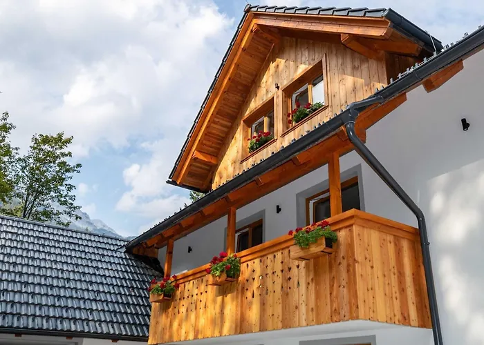 The Woodland Nook - Two Bedroom With Balcony *